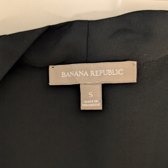 Banana Republic Charcoal Sleeveless Blouse - Picture 4 of 4